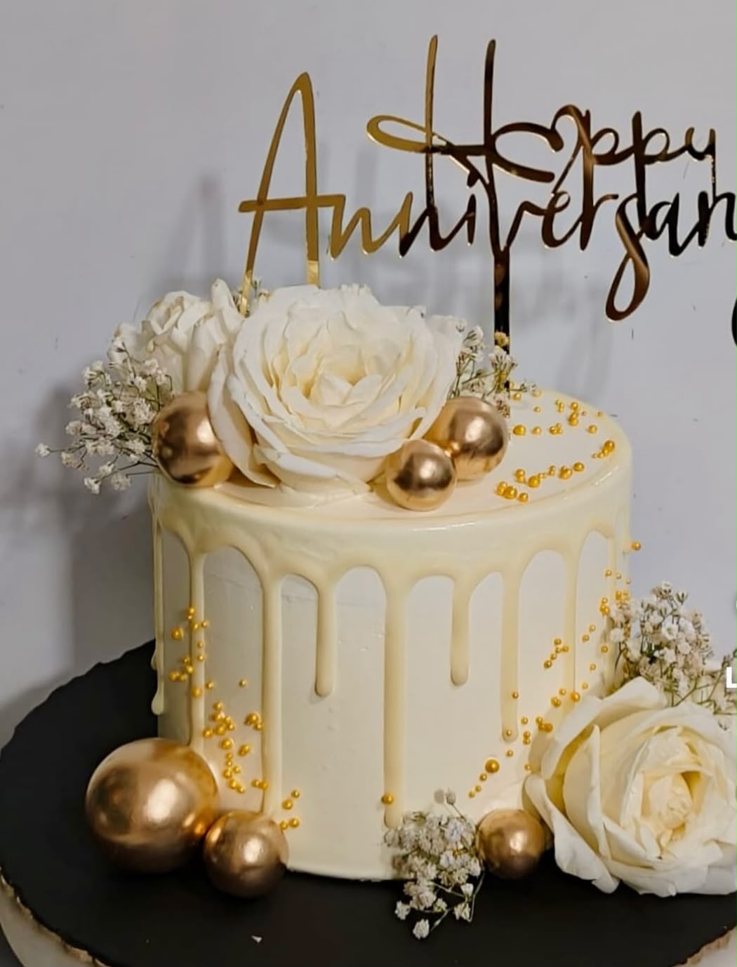 White Rose Luxe Cake