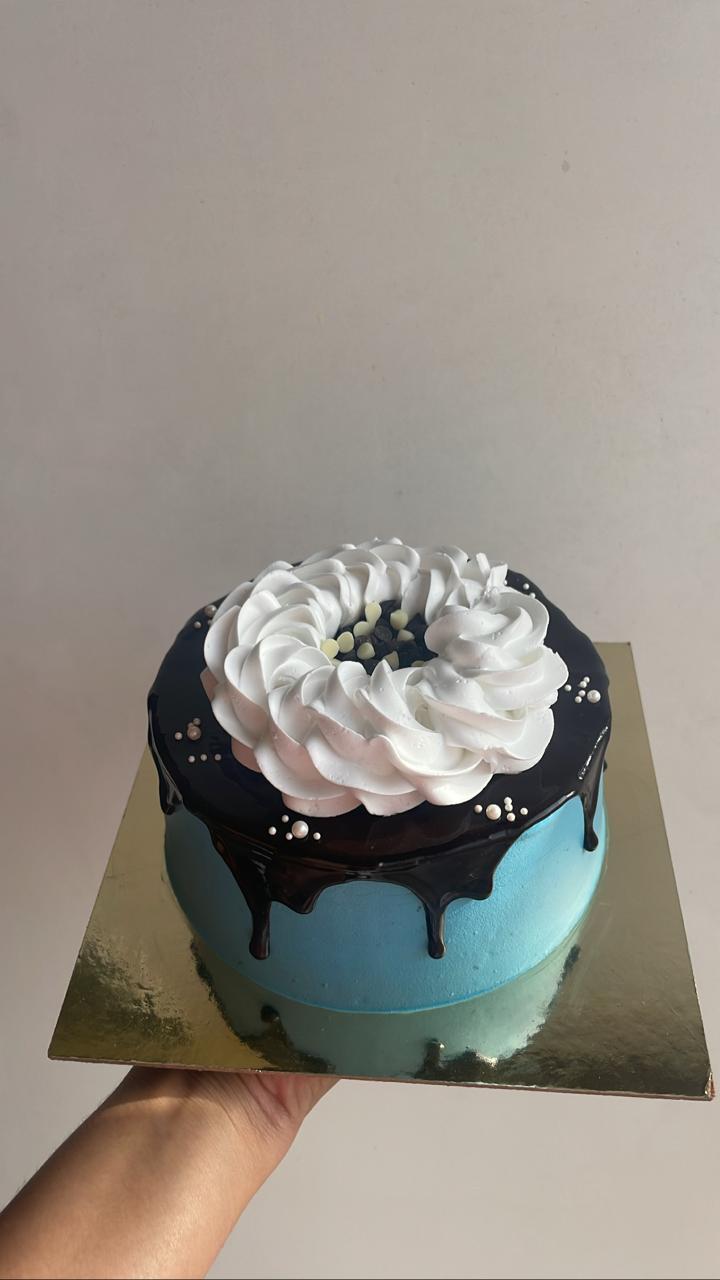 Velvet Blue Choco Drip Cake