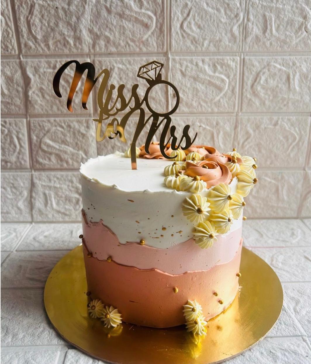 Pastel Peach & Cream Floral Cake