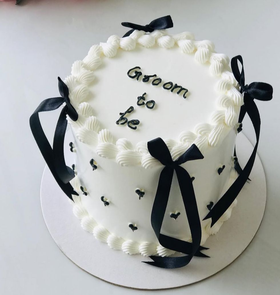 Black Bow Groom to Be Cake